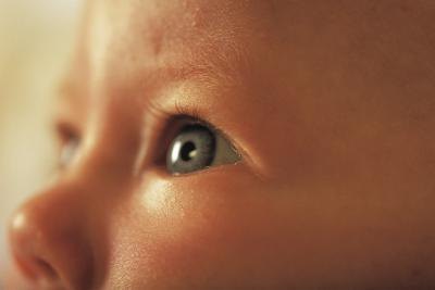 눈이 아기에게 젖어있는 이유 : 증상 및 원인