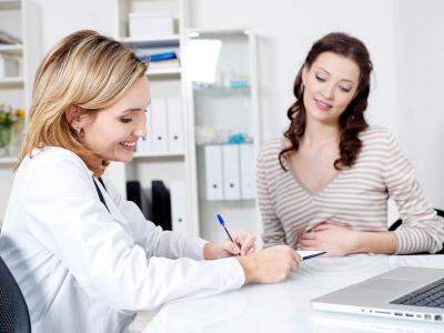 냉동 임신 : 임신 초기에 징후가 나타납니다. 초음파 전에 냉동 임신에 대해 배우는 법