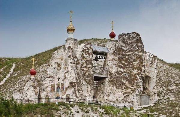 Kostomarovo에있는 거룩한 수도원 - 거룩한 구세주의 수도원