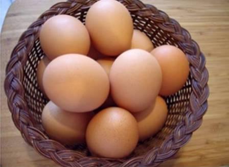 얼마나 많은 계란이 냉장고에 보관됩니까?